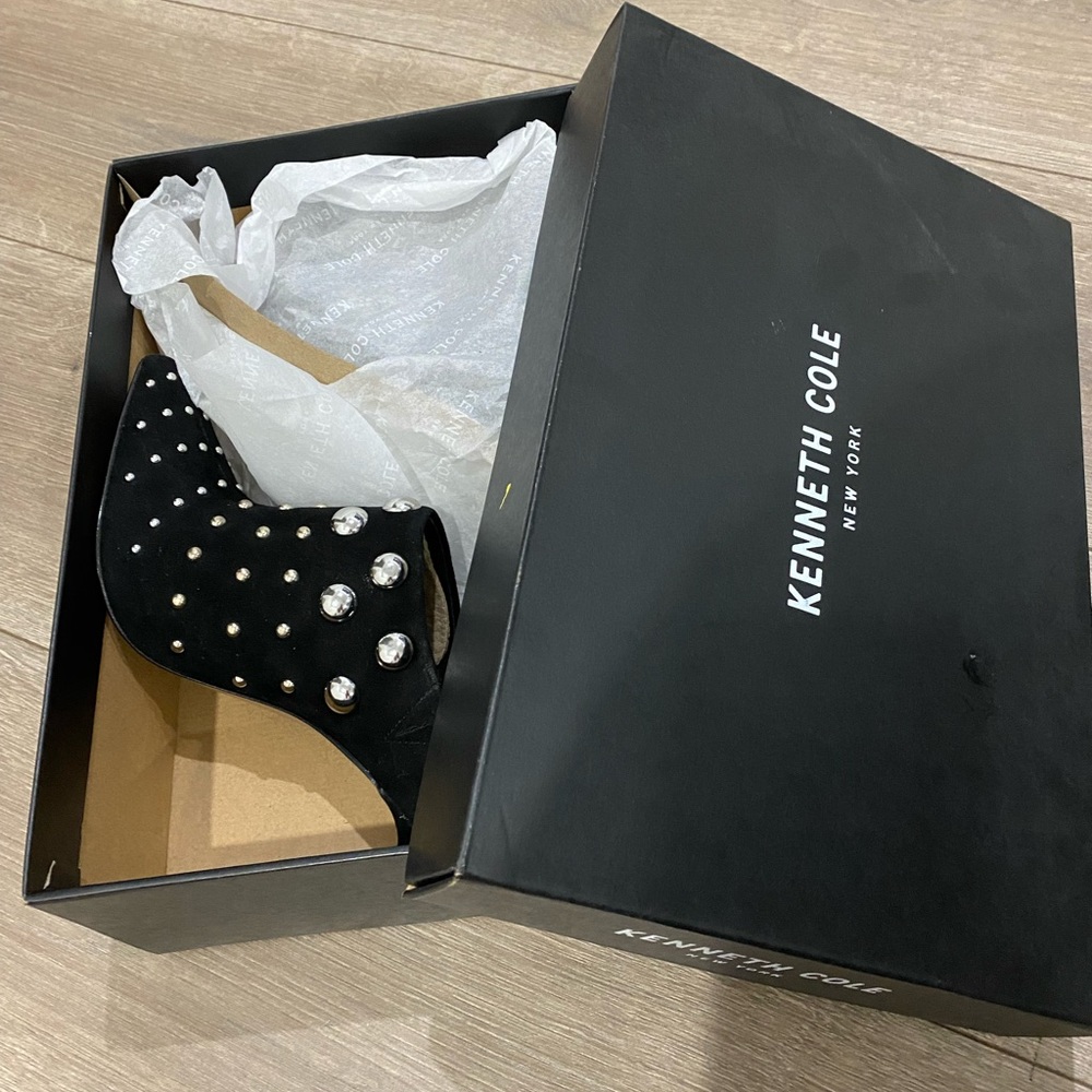 PRICE ⬇️ Kenneth Cole New York - Black Silver Stud Mules - size 7 - Picture 3 of 6